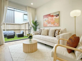 Prime Location Paradise 2BR AC Townhouse - Parking